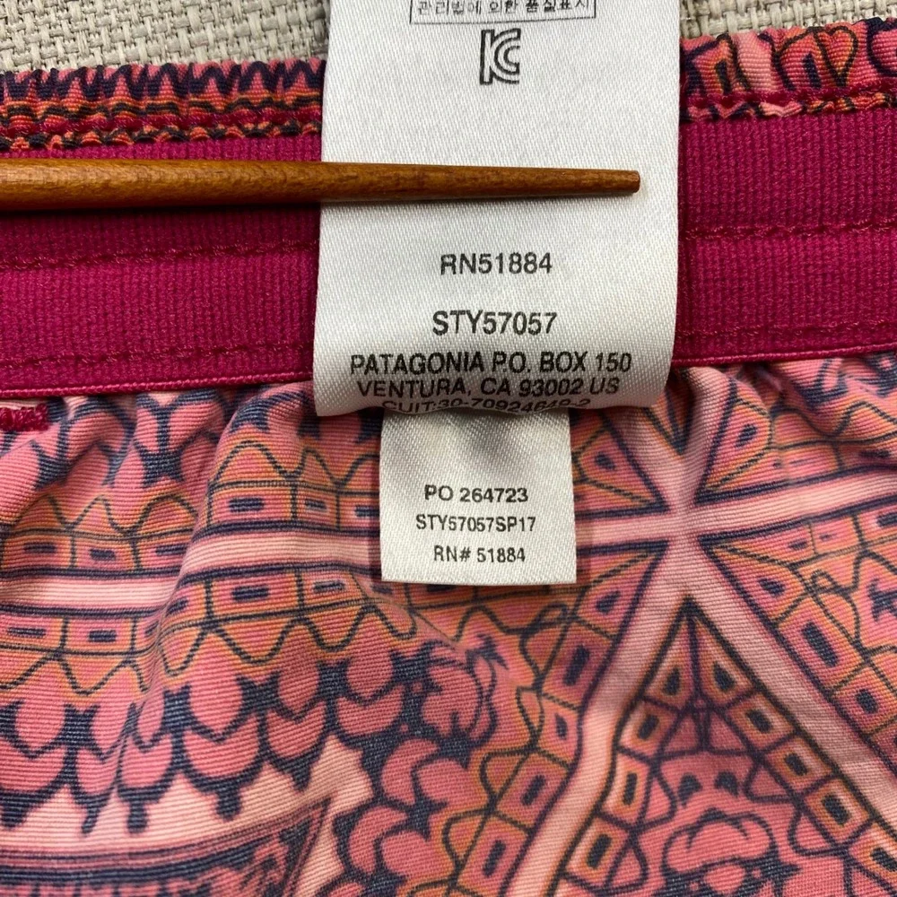 Patagonia Womens Baggies Shorts Pink Orange Geometric Triangle Print Size Small